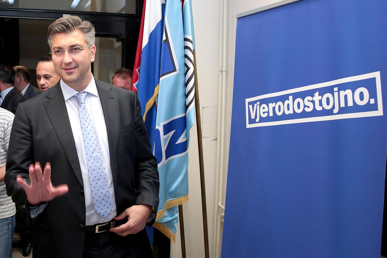 16.09.2016., Zagreb - U sjedistu HDZ-a poceli su razgovori s izabranim zastupnicima nacionalnih manjina. Nakon razgovora clanovi pregovarackih timova obratili se se novinarima. Photo: Patrik Macek/PIXSELL