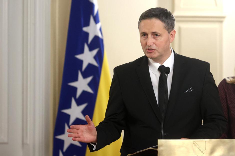 Oliver Varhelyi održao konferenciju za medije nakon sastanka s članovima Predsjedništva BiH