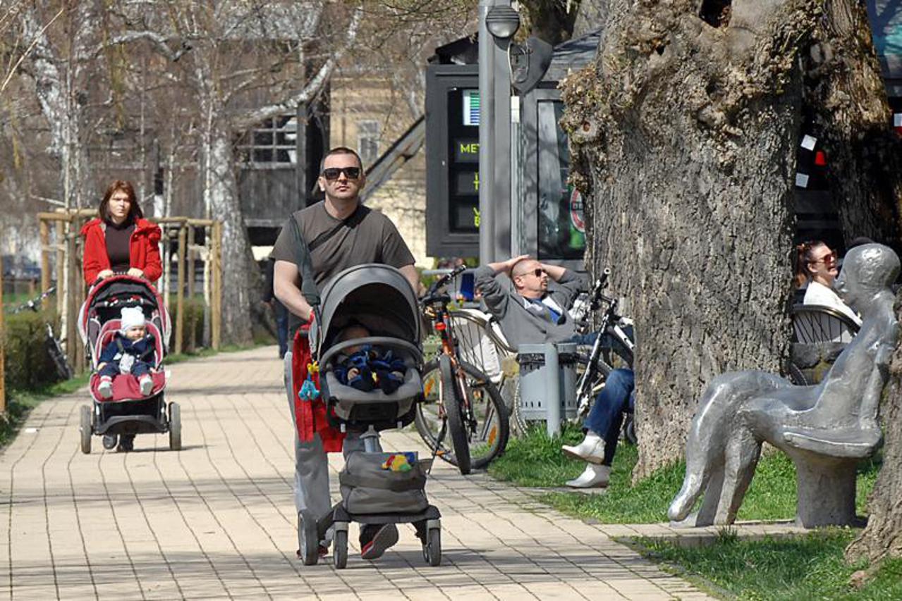 Uživanje na suncu u Sisku (1)