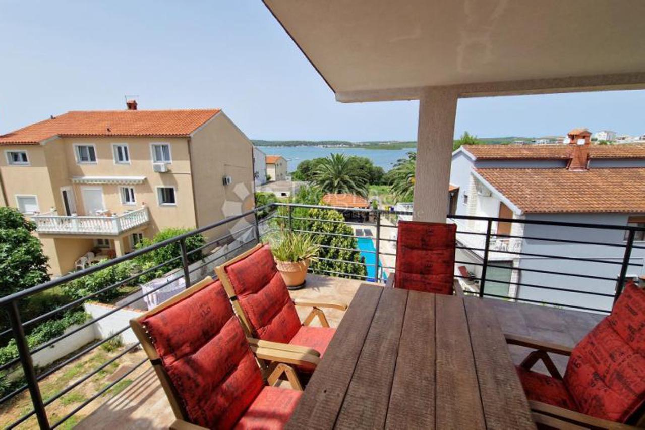 kuća s četiri apartmana