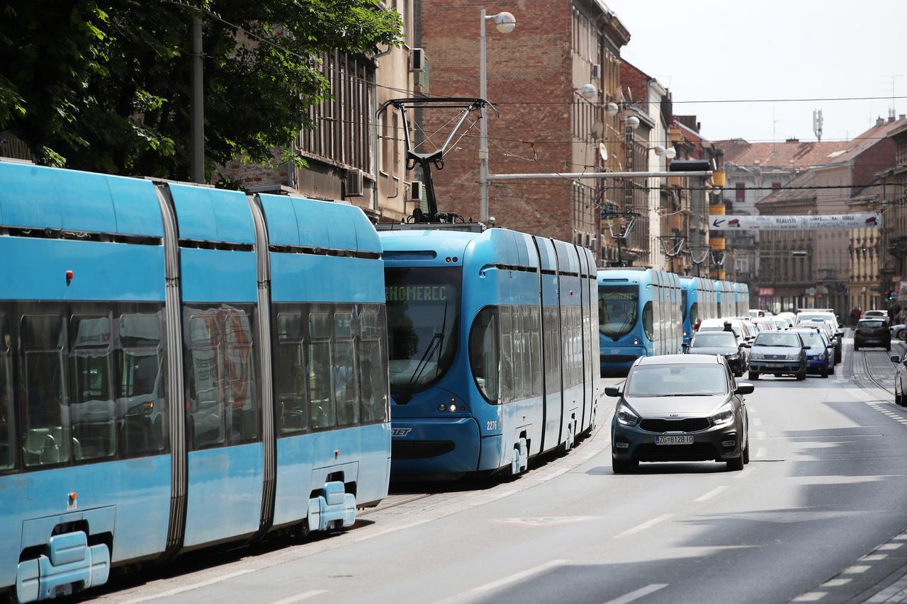 Zagreb: Zbog sudara automobila i tramvaja u Ilici nastao veliki zastoj prometa