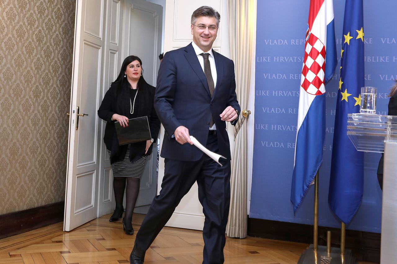 Zagreb: Premijer Plenković došao na pressicu o energetskoj obnovi i pohvalio se uspješnim projektom