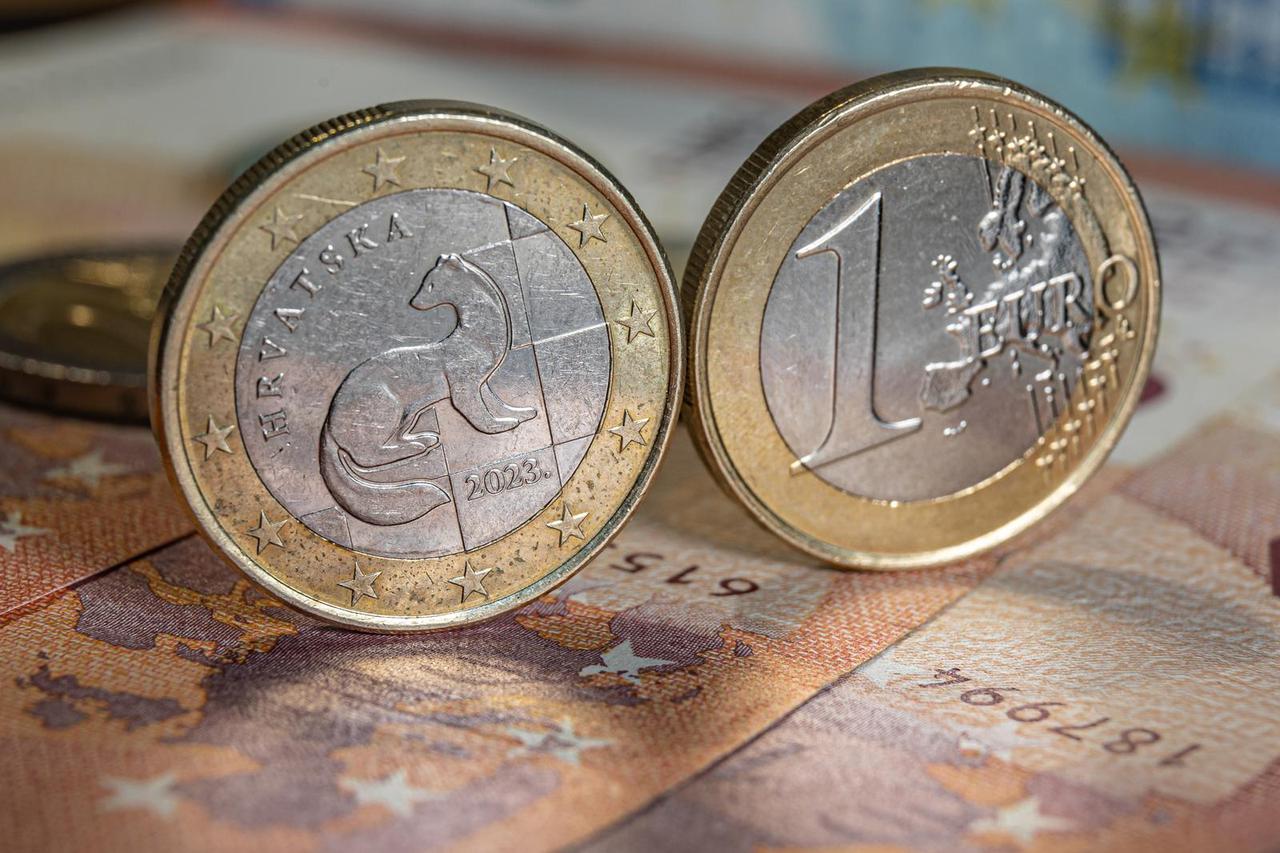Od 1. siječnja 2023. euro je postao službena valuta u RH