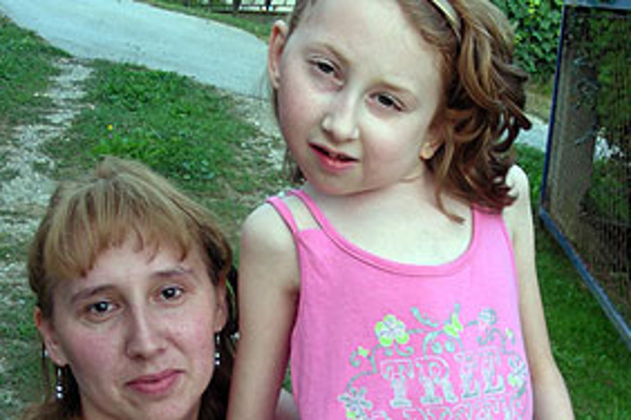 Majka Božica želi i, kaže, mora svojoj Antoniji omogućiti operaciju kojom će se ispraviti glava