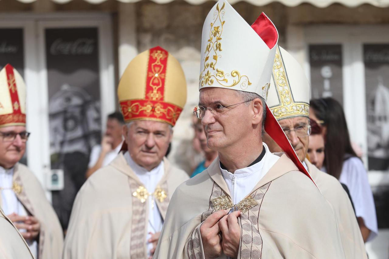Hrvatski biskupi na proslavi blagdana sv Mihovila u Šibeniku