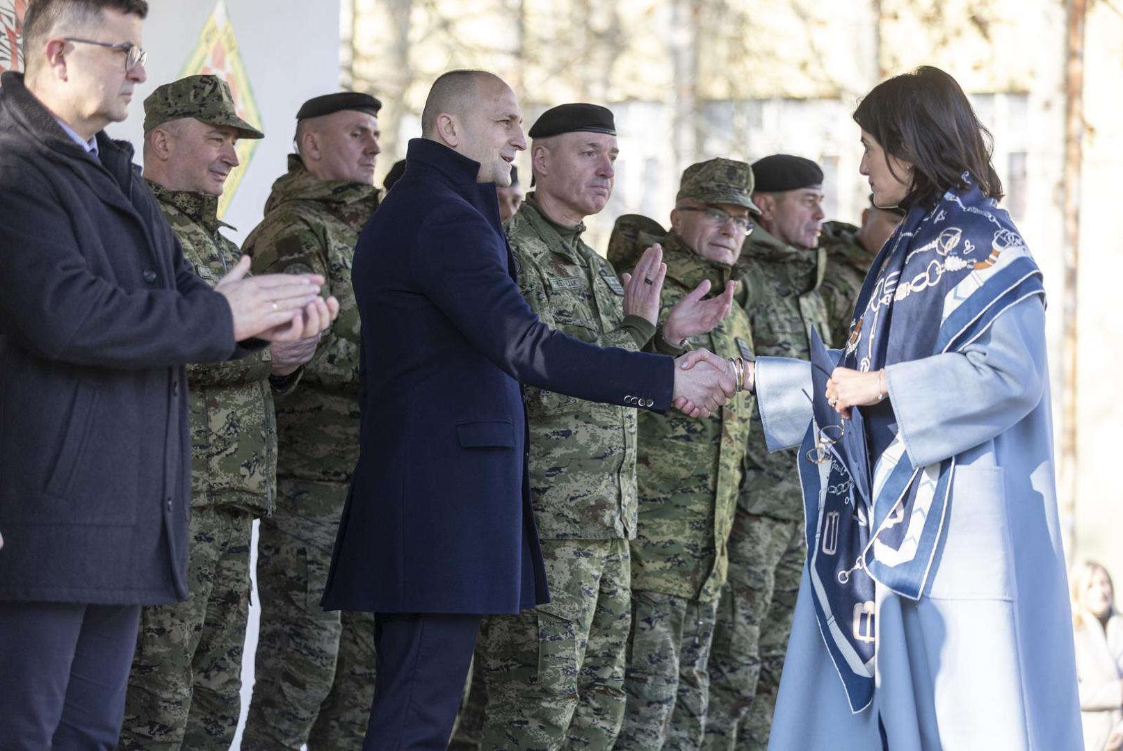 Ovaj trenutak je snažan simbol rastućeg prijateljstva i suradnje hrvatskog i američkog naroda, dodala je veleposlanica Rayes.