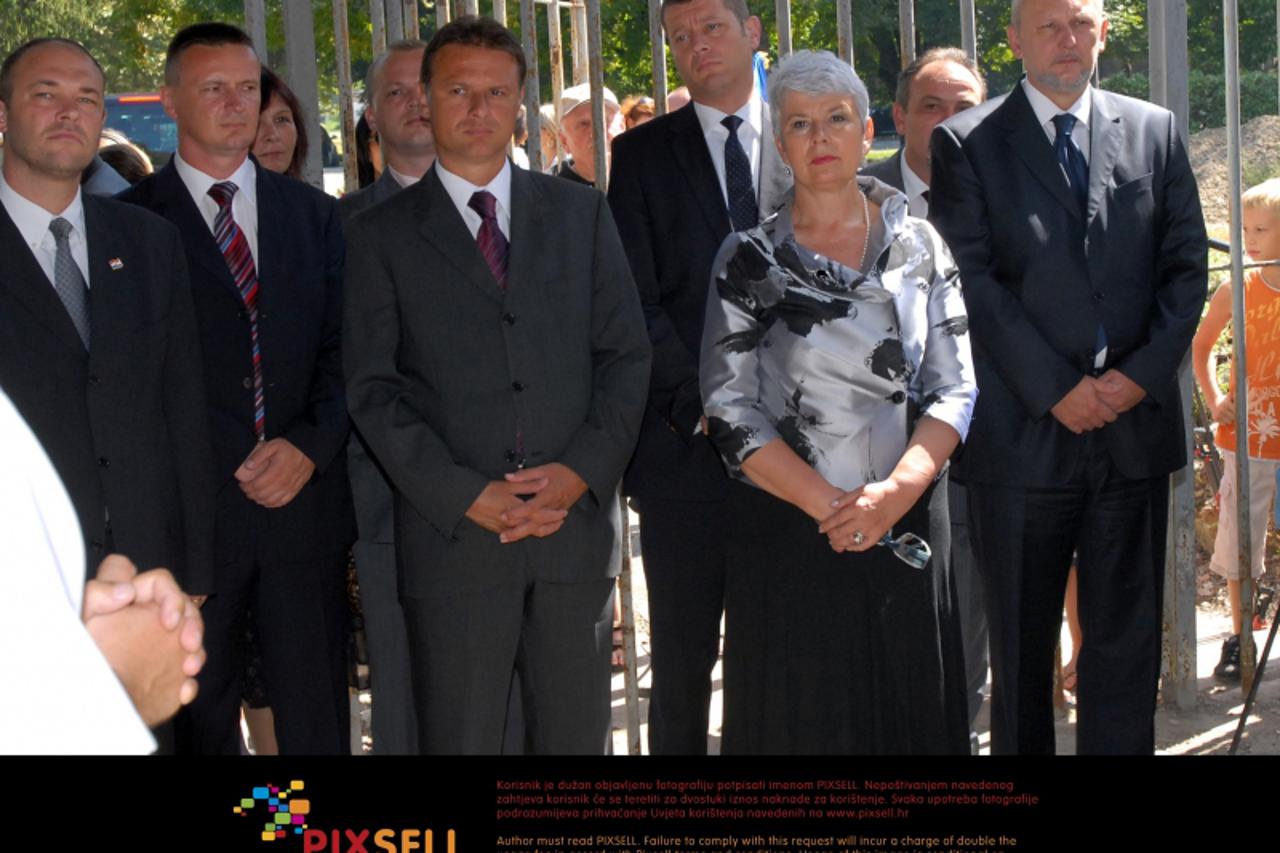 '23.08.2011., Stara Gradiska - Premijerka Jadranka Kosor povodom Europskog dana sjecanja na zrtve  svih totalitarnih i autoritarnih rezima na ulazu u nekadasnji zatvor u Staroj Gradiski otkrila spomen