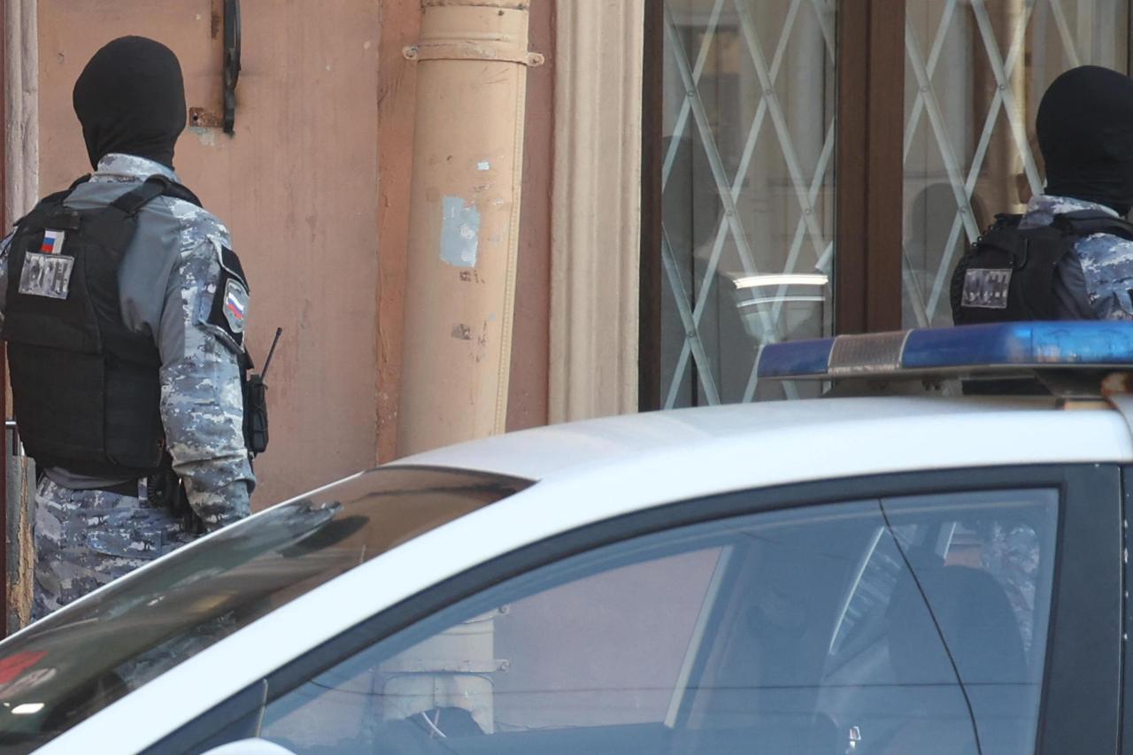 Activist Darya Kozyreva charged with discrediting Russian army appears in St. Petersburg court