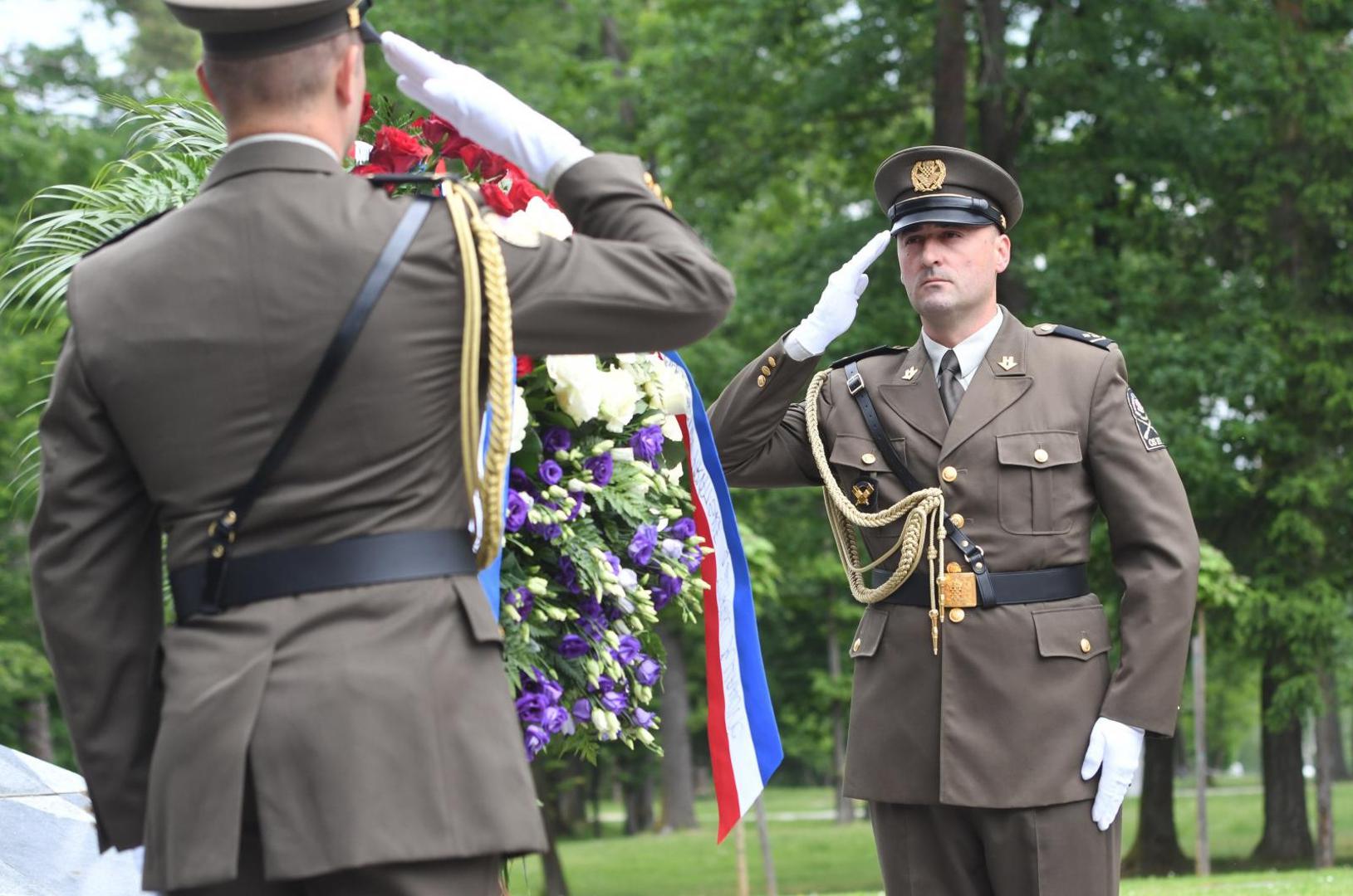 15.05.2020., Tezno, Slovenija - Hrvatski predsjednik Zoran Milanovic polozio je u vijenac i zapalio svijecu za poratne zrtve Drugog svjetskog rata na groblju Dobrava kraj Maribora.
Photo: Ziga Zivulovic jr/FABobo/PIXSELL