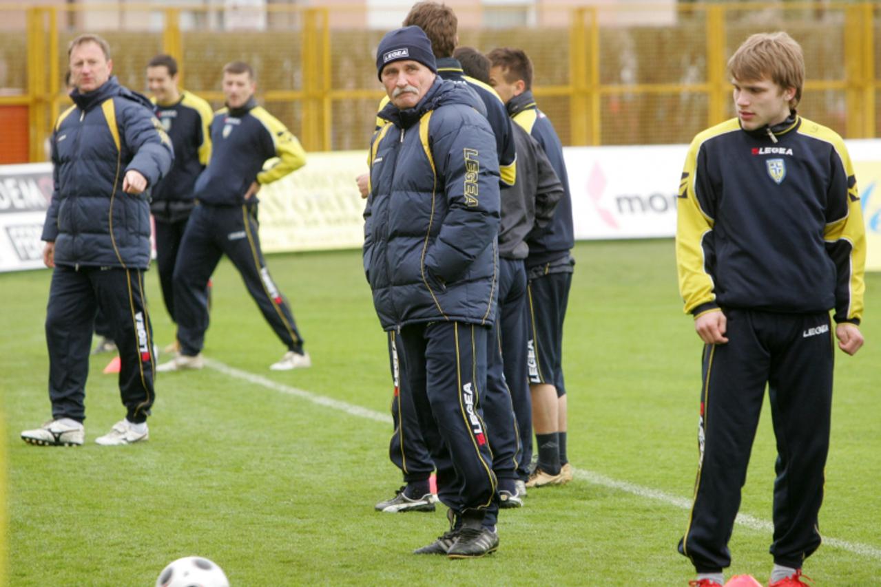 '06.04,2010.,Interov  stadion, Zapresic - Prvi trening Ilije Loncarevic s igracima na terenu Interovog stadiona. Photo: Robert Anic/PIXSELL'