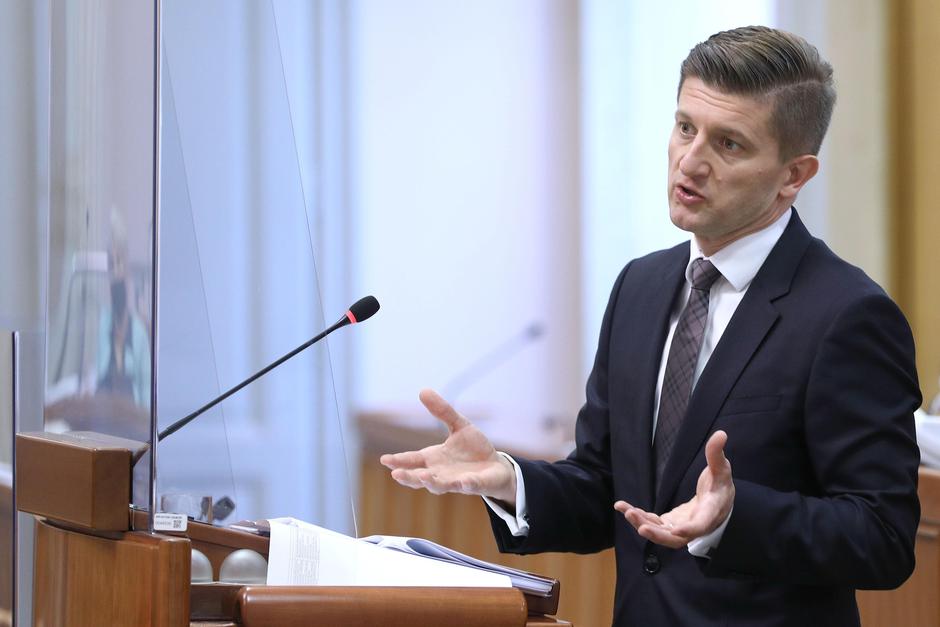 Zagreb: Ministar Marić brani prijedlog rebalansa proračuna u Saboru