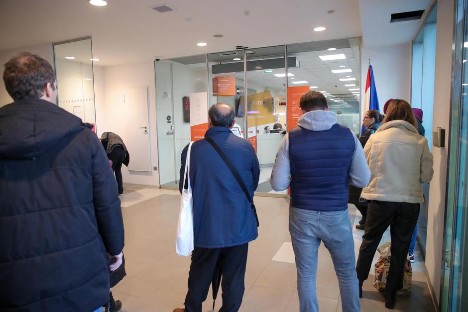 Zagreb: Navala građana na kovinomate zbog uvođenja eura