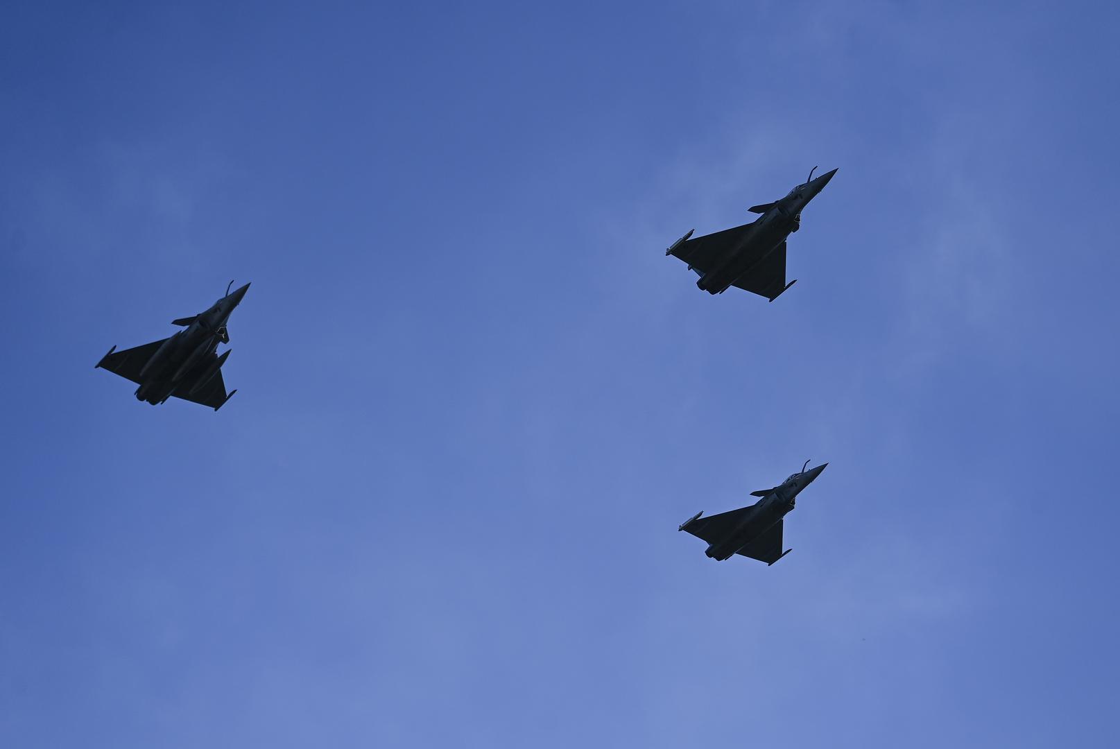 Ovaj zrakoplov je dizajniran za izvršavanje širokog spektra misija, uključujući zračne borbe, napade na zemlju i pomorsku plovidbu, te može operirati u svim vremenskim uvjetima