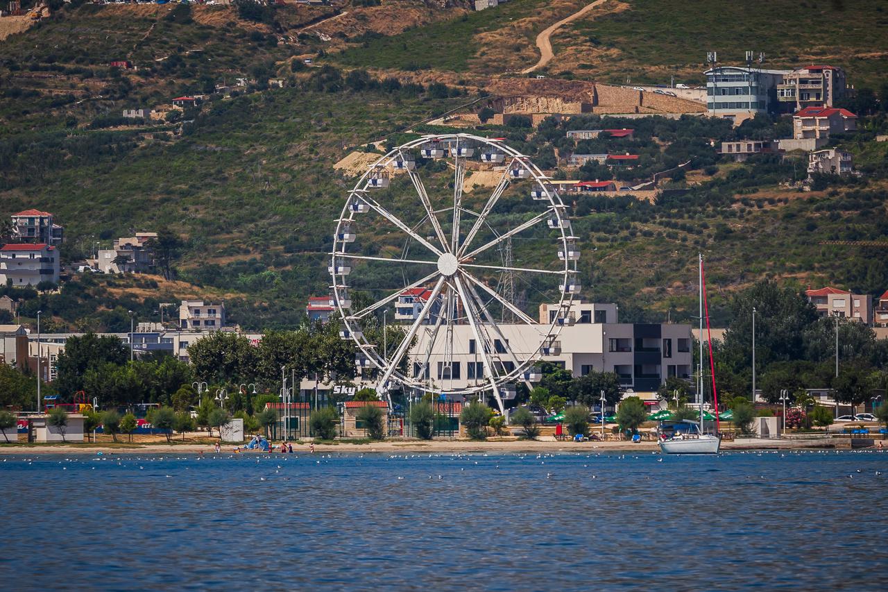 Pogled na panoramski kotač u Strožanacu