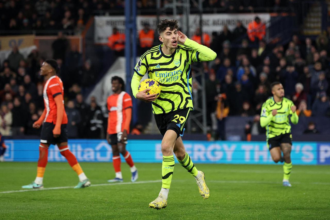 Premier League - Luton Town v Arsenal