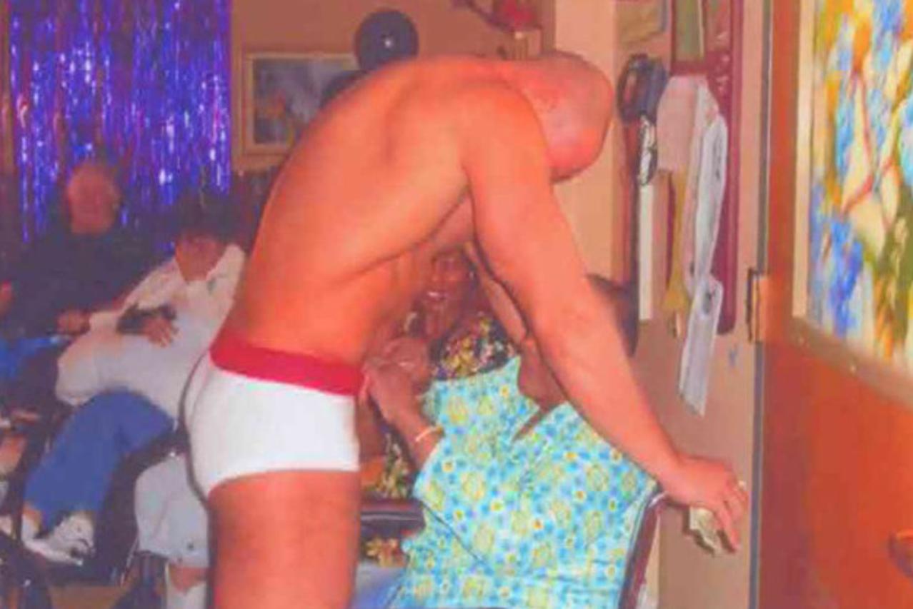 Striper u staračkom domu