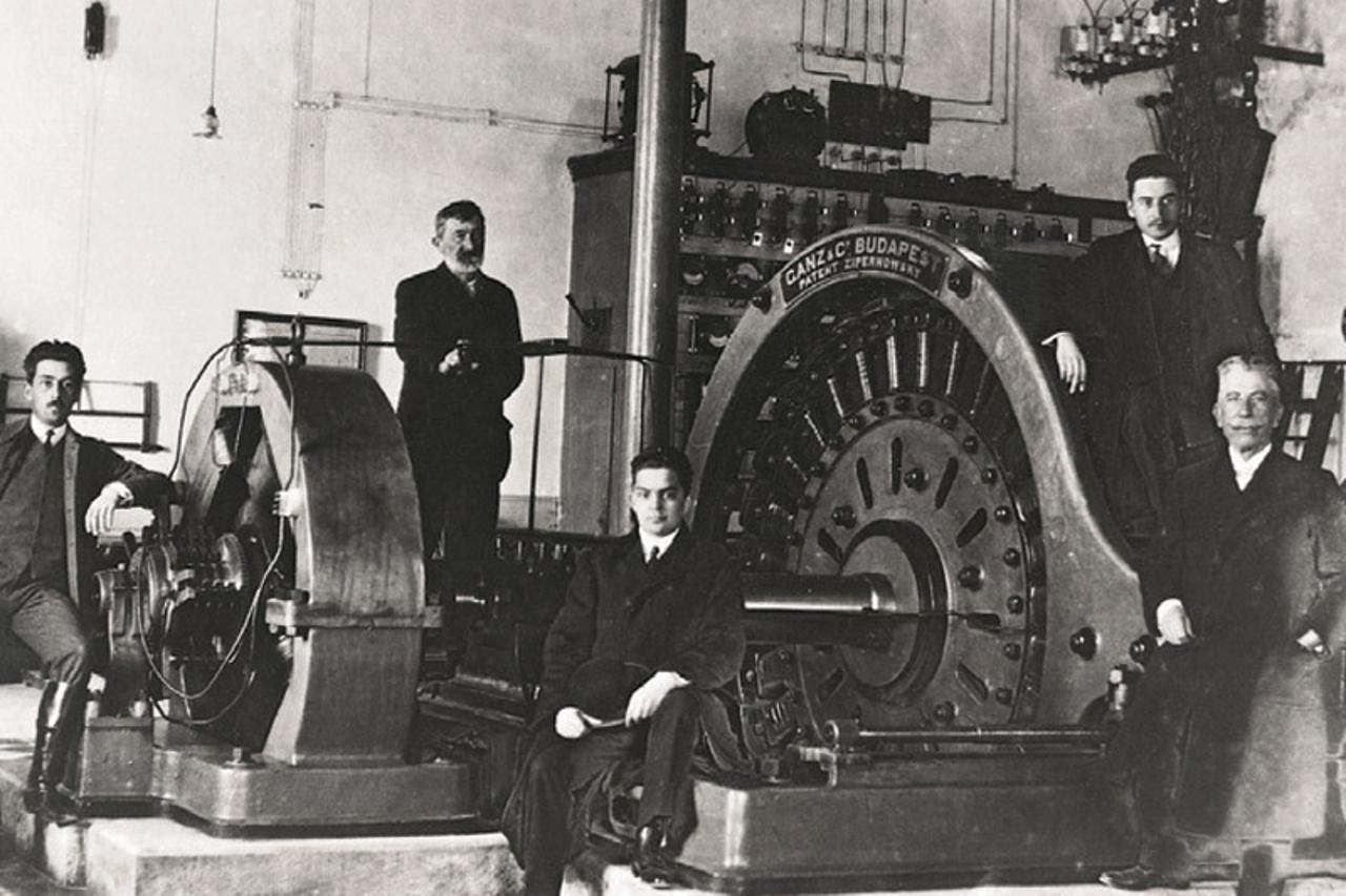 Prema Teslinim uputama nastala je hidroelektrana za izmjeničnu struju na rijeci Krki, prva u Europi i druga u svijetu