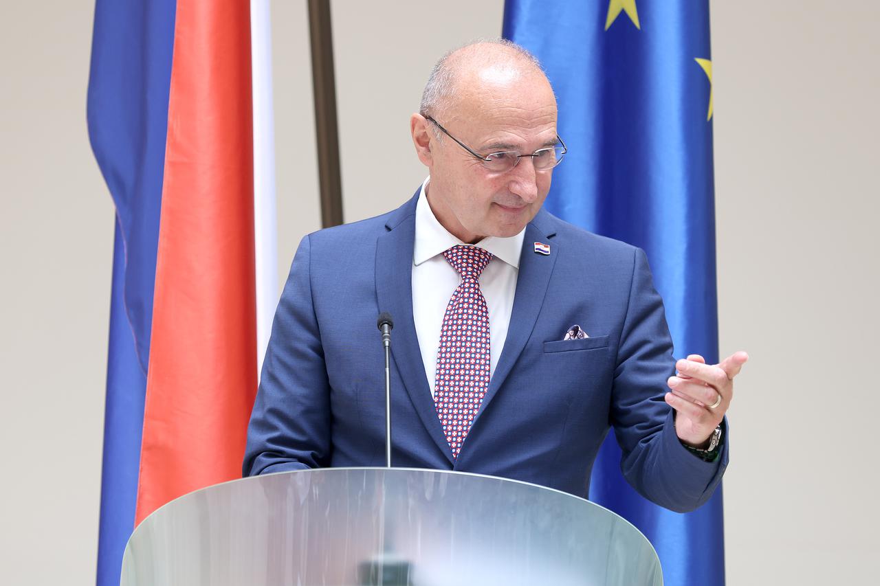 Zagreb: John M. Martinis u MVEP održao predavanje „Od Komiže do kvantnog doba“
