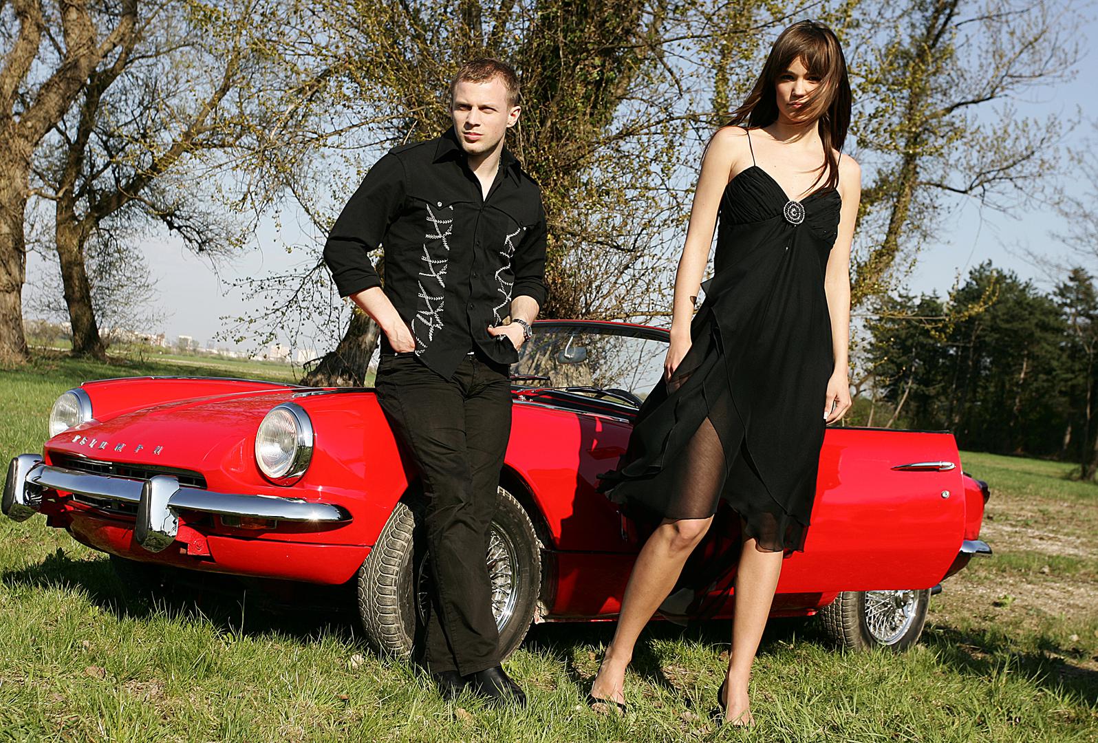 U sretnom je braku s ekonomisticom Ricardom s kojom ima dva sina. 