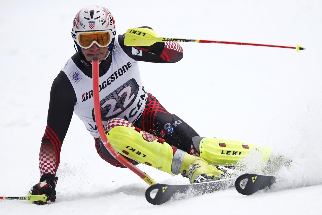 Ivica Kostelic of Croatia competes during the slalom run of the men's Alpine Skiing World Cup Super Combined in Wengen January 16, 2015.             REUTERS/Denis Balibouse (SWITZERLAND  - Tags: SPORT SKIING TPX IMAGES OF THE DAY)