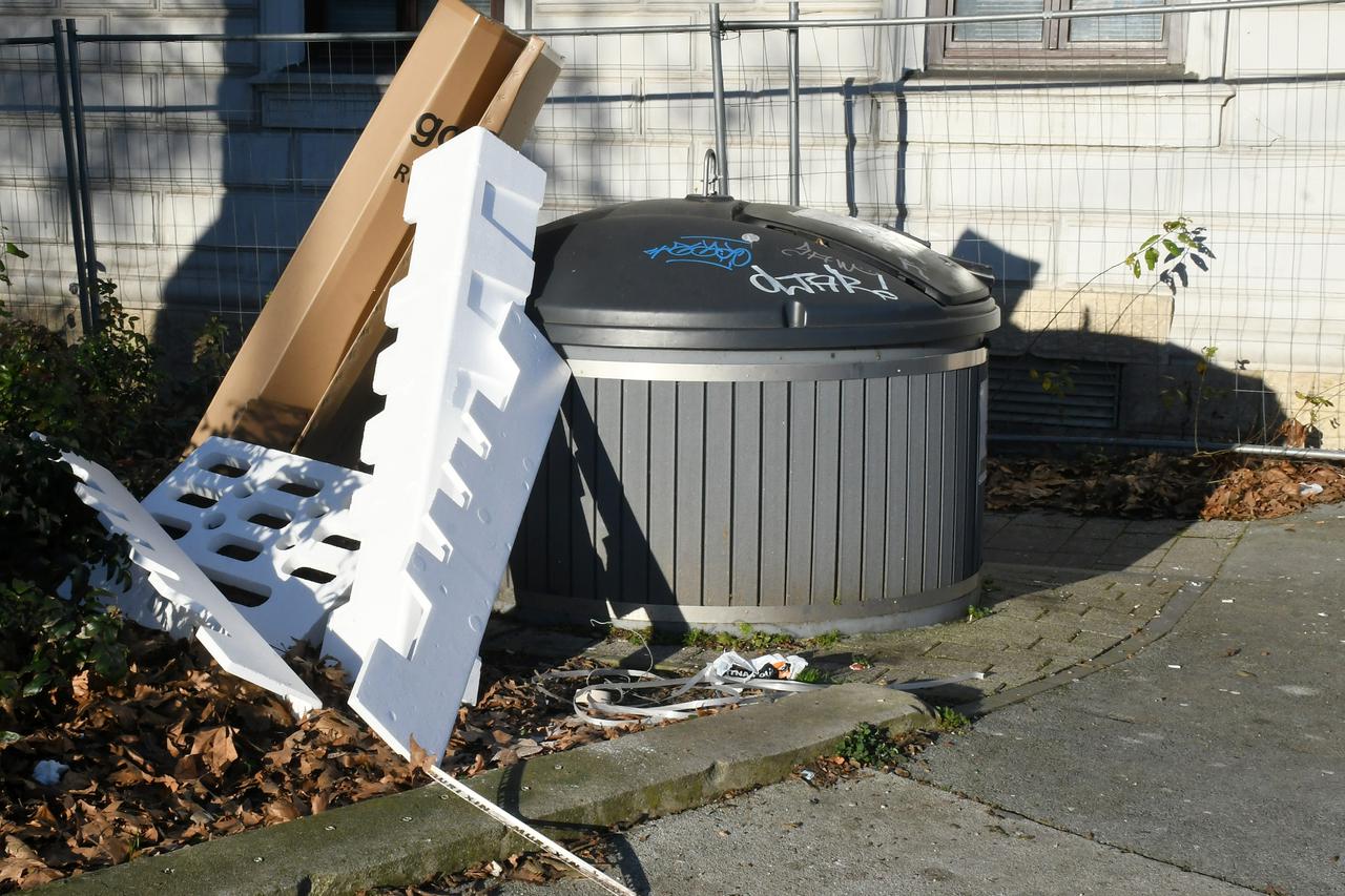 Sisak: Glomazni otpad po gradu
