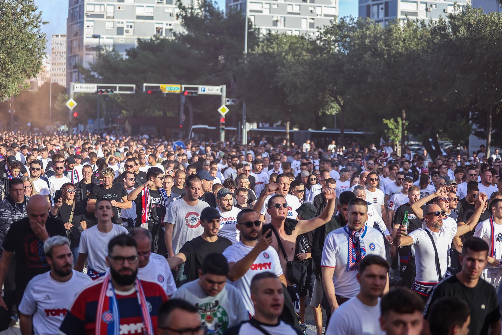 Vodstvo kluba nakon utakmice objavilo je priopćenje u kojem se ispričalo zbog ponašanja dijela navijača. Istaknuli su da cijene podršku Torcide, ali da događaji na tribinama ne smiju zasjeniti sportsku pobjedu.