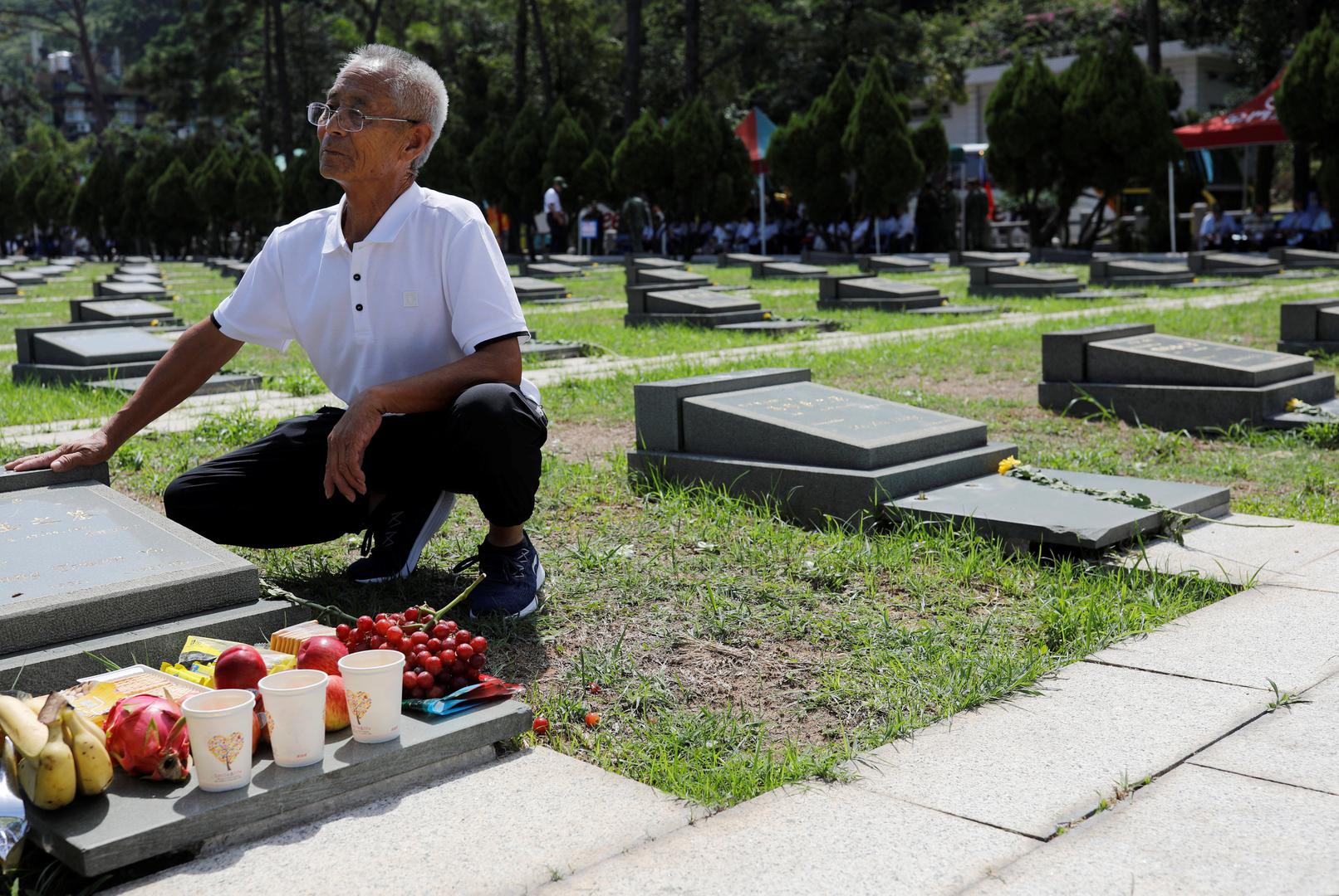Lijep život na Tajvanu: otočna zemlja veličine kao dvije trećine Hrvatske ima 23,5 milijuna stanovnika, ekonomski je vrlo napredna,
a Amerikancima je važna jer zbog nje Kina nema izravni izlaz prema oceanu 