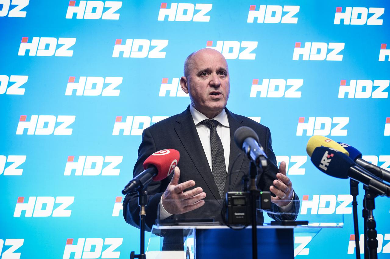 Zagreb: Branko Bačić dao izjavu za medije nakon sjednice Predsjedništva i Nacionalnog odbora HDZ-a