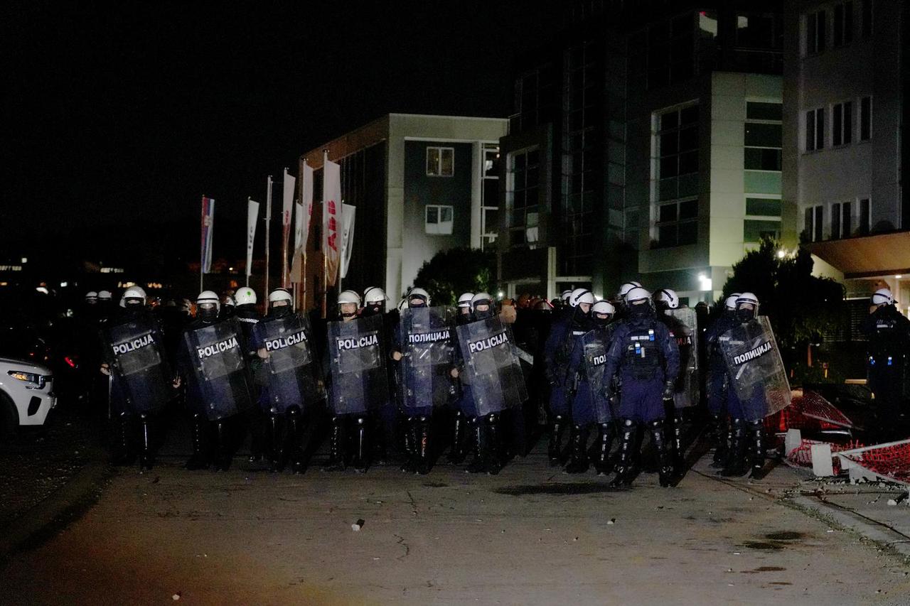 Beograd: Građani prosvjedovali ispred TV Informera zbog načina izvještavanja