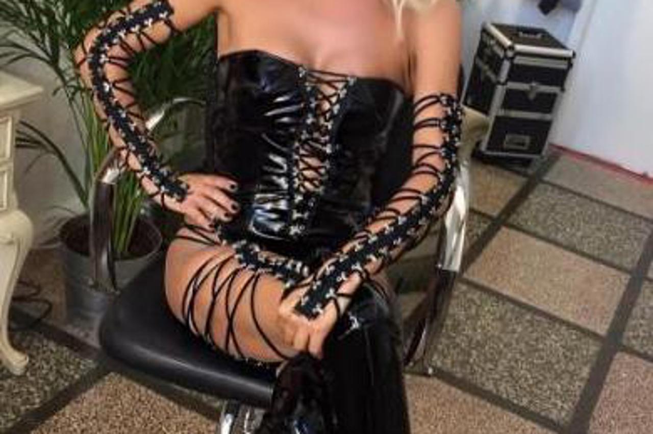 Maja Šuput polu punđa