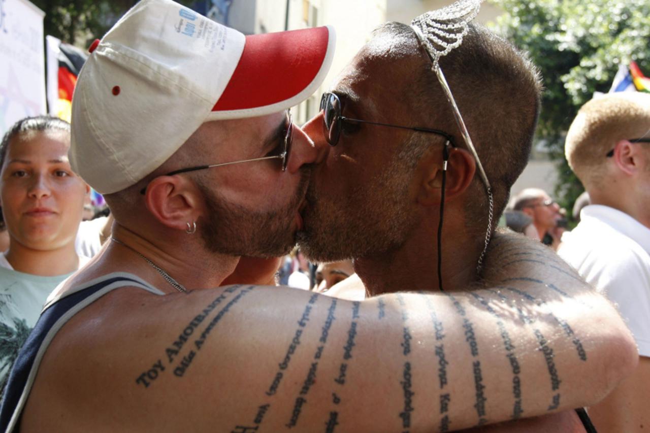 gay kiss