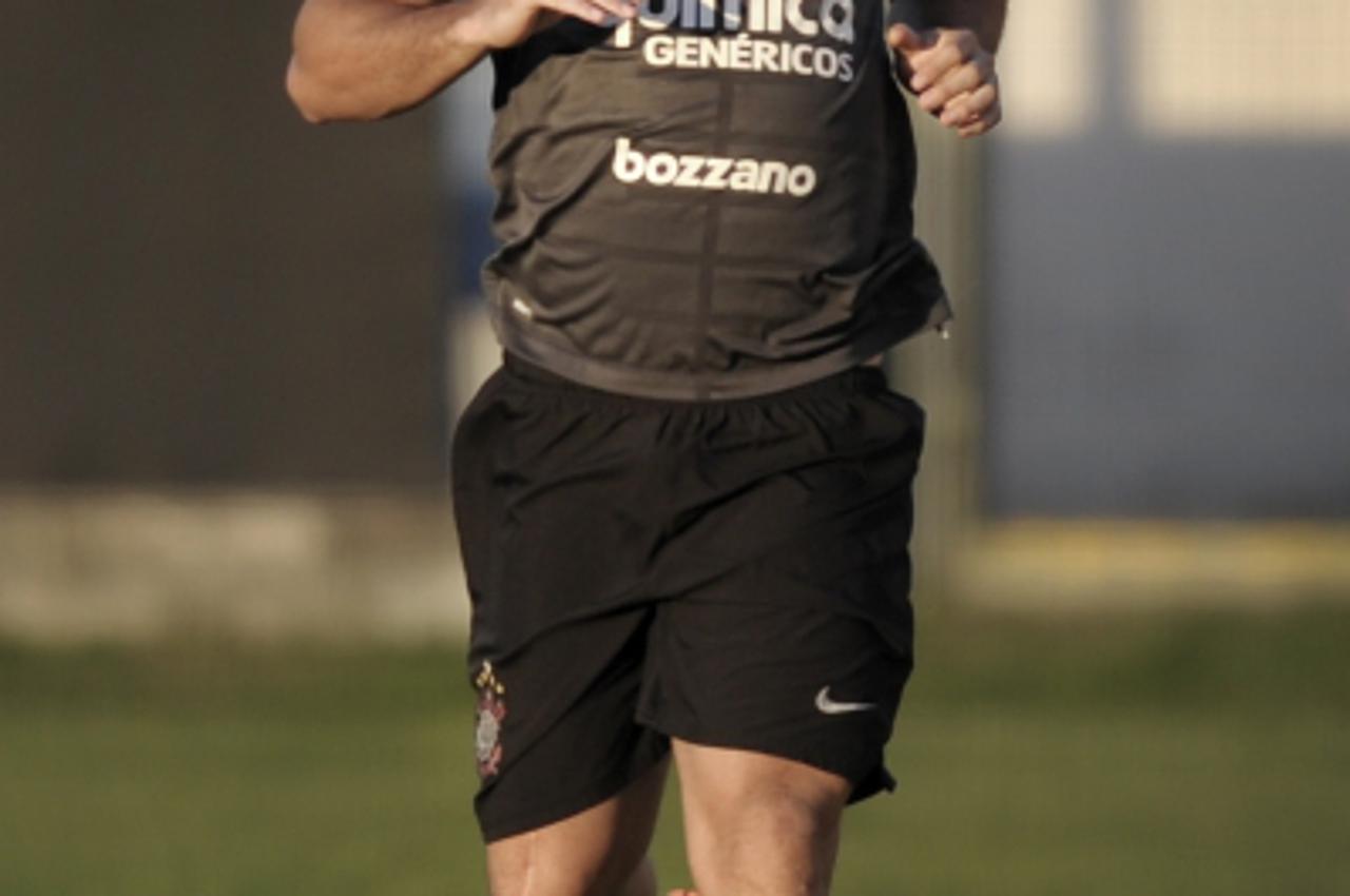 'Brazilian striker Ronaldo, of Corinthians football club, makes a series of sprints during a training session in Sao Paulo, Brazil, on July 22, 2010. Ronaldo is recovering from a calf injury since May