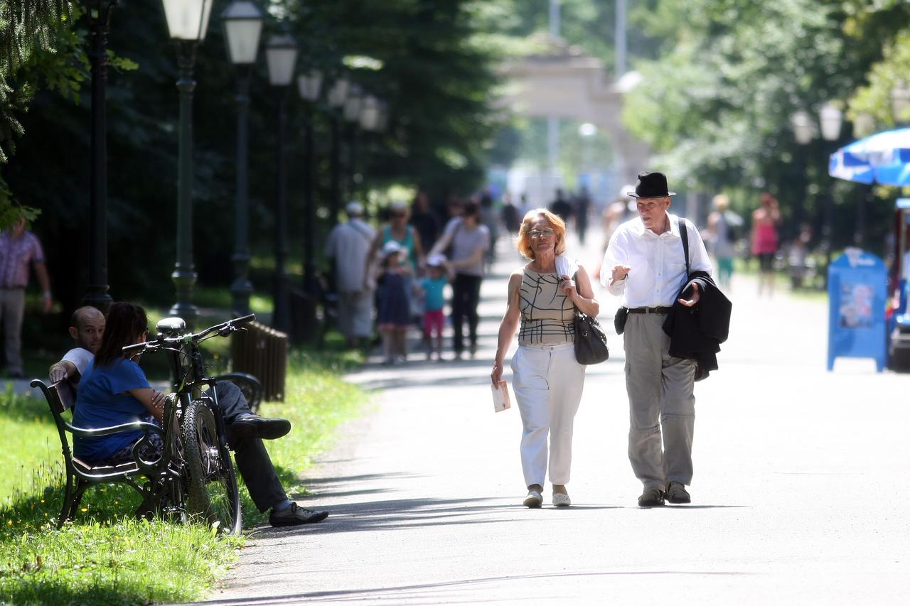 5.07.2014., Zagreb - Suncana i topla subota idealna za setnju  Maksimirom.  Photo: Luka Stanzl/PIXSELL