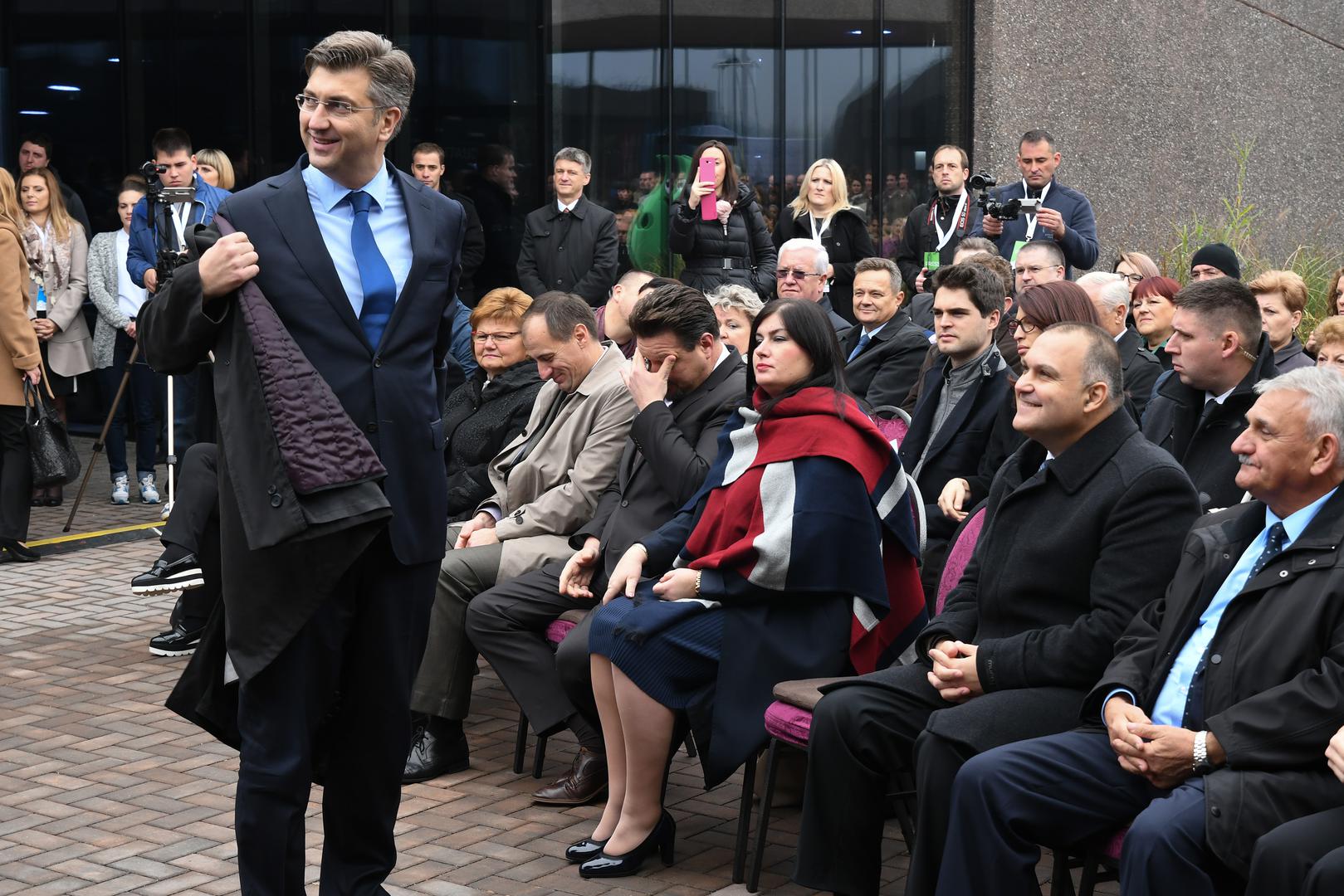 "Kroz sve smo izazove na vjerodostojan način učinili napore da Hrvatska bude sigurna u svim aspektima i otporna na izvanjske šokove. Zahvaljujem svima koji su dali doprinos“, poručio je premijer Plenković.