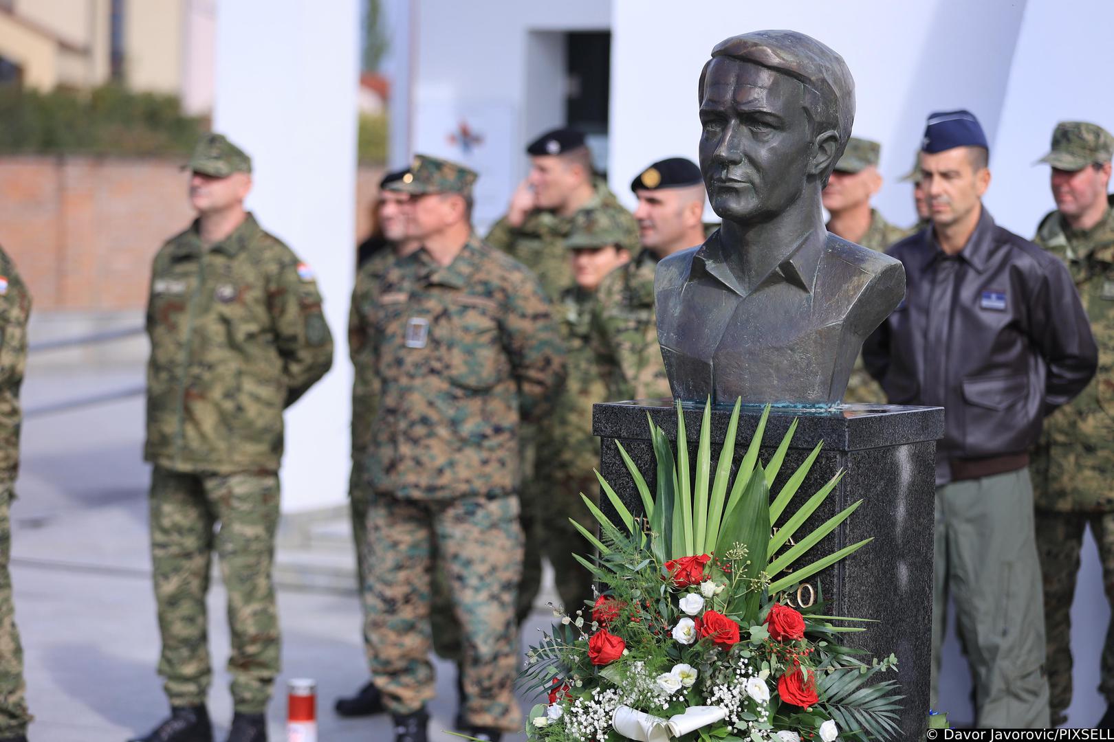 16.10.2021., Vukovar - Obiljezavanje 30. godisnjice tragicne pogibije general bojnika Blage Zadre, heroja Trpinjske ceste. Na Trpinjskoj cesti odrzao se prigodni program "Heroj Trpinjske ceste" nakon cega se krenulo u mimohod do mjesta pogibije general bojnika Blage Zadre.
