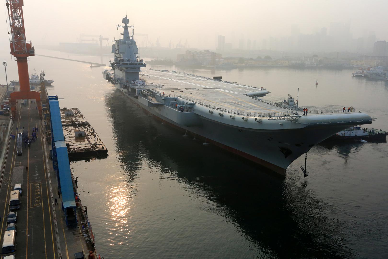 Kina je počela na moru testirati svoj prvi nosač zrakoplova domaće proizvodnje, pokazujući sve veću ambiciju u pogledu jačanja oružanih snaga. Brod je isplovio rano ujutro po mjesnom vremenu iz sjeveroistočne luke Dalian, priopćilo je ministarstvo obrane.