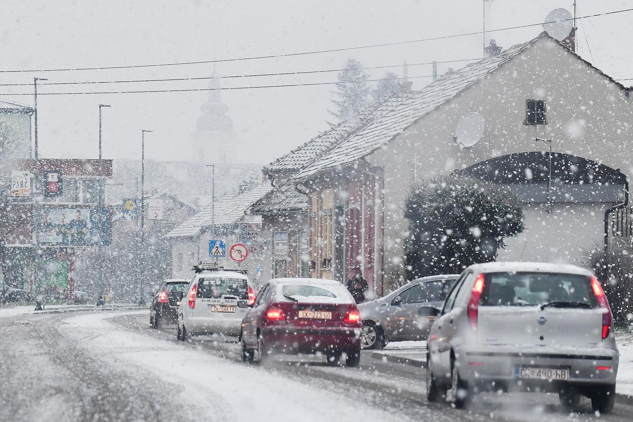 Čakovec: Snijeg zabijelio gradske ulice