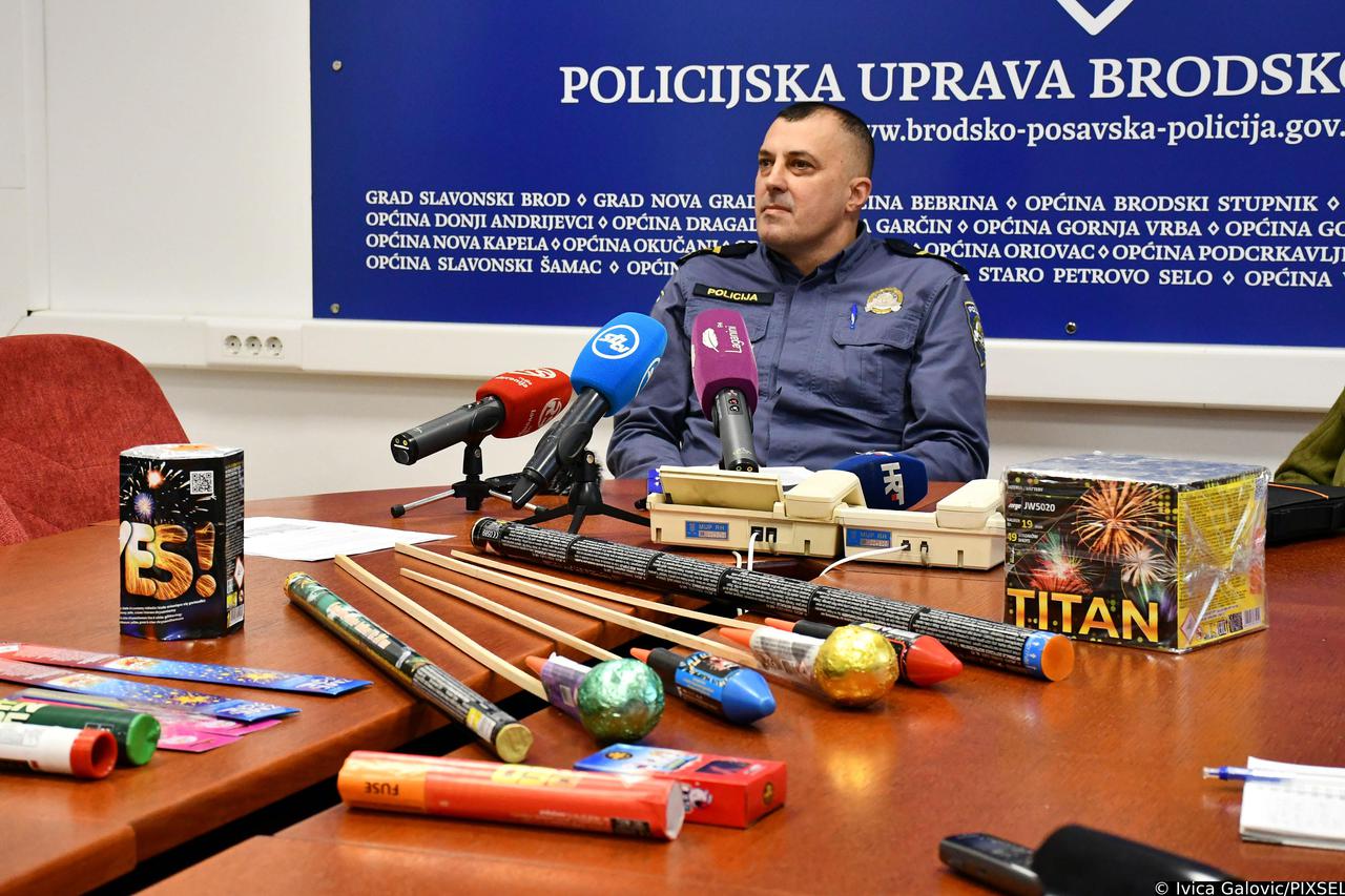 Slavonski Brod: Operativnom akcijom "Mir i dobro“ policija upozorava na opasnosti korištenja pirotehničkih sredstava