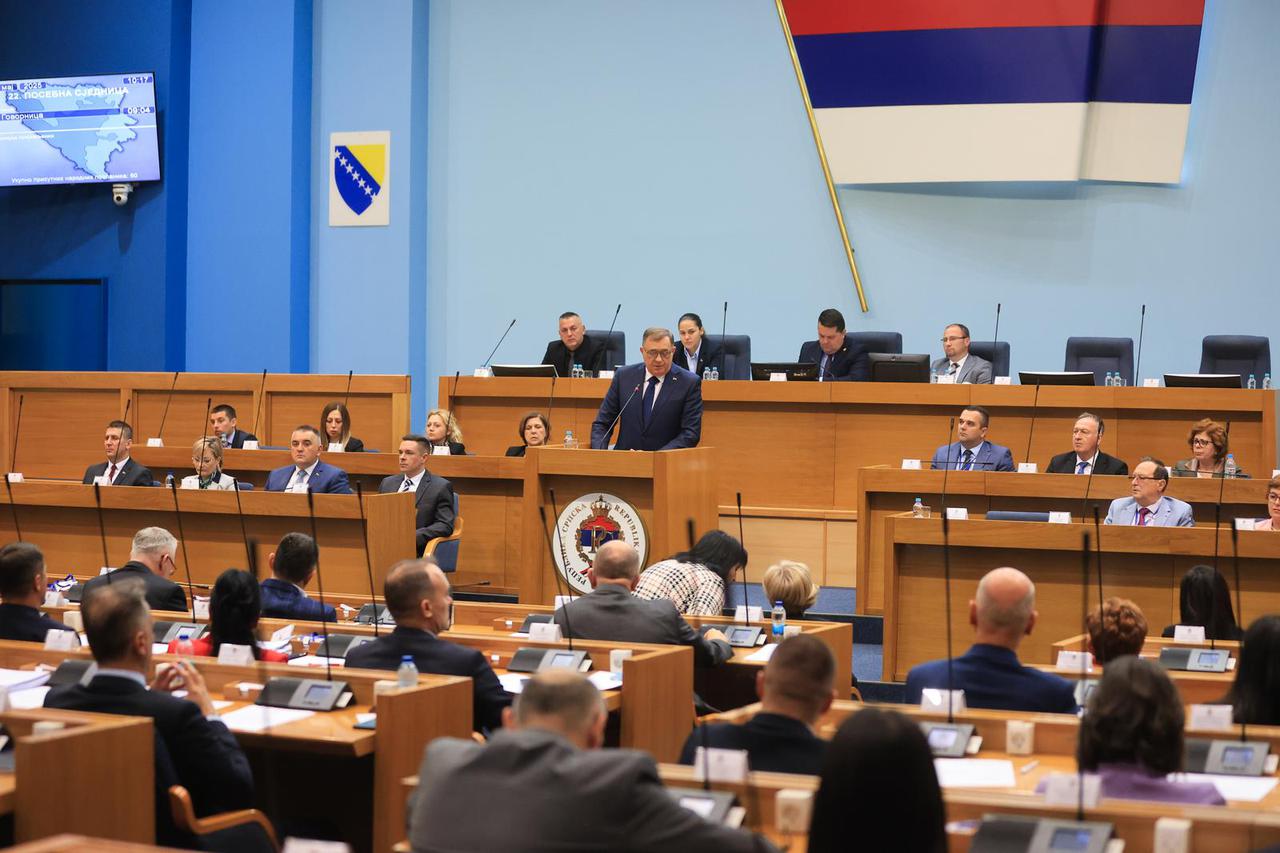 Banja Luka: Milorad Dodik obratio se okupljenima na posebnoj sjednici Narodne skupštine RS