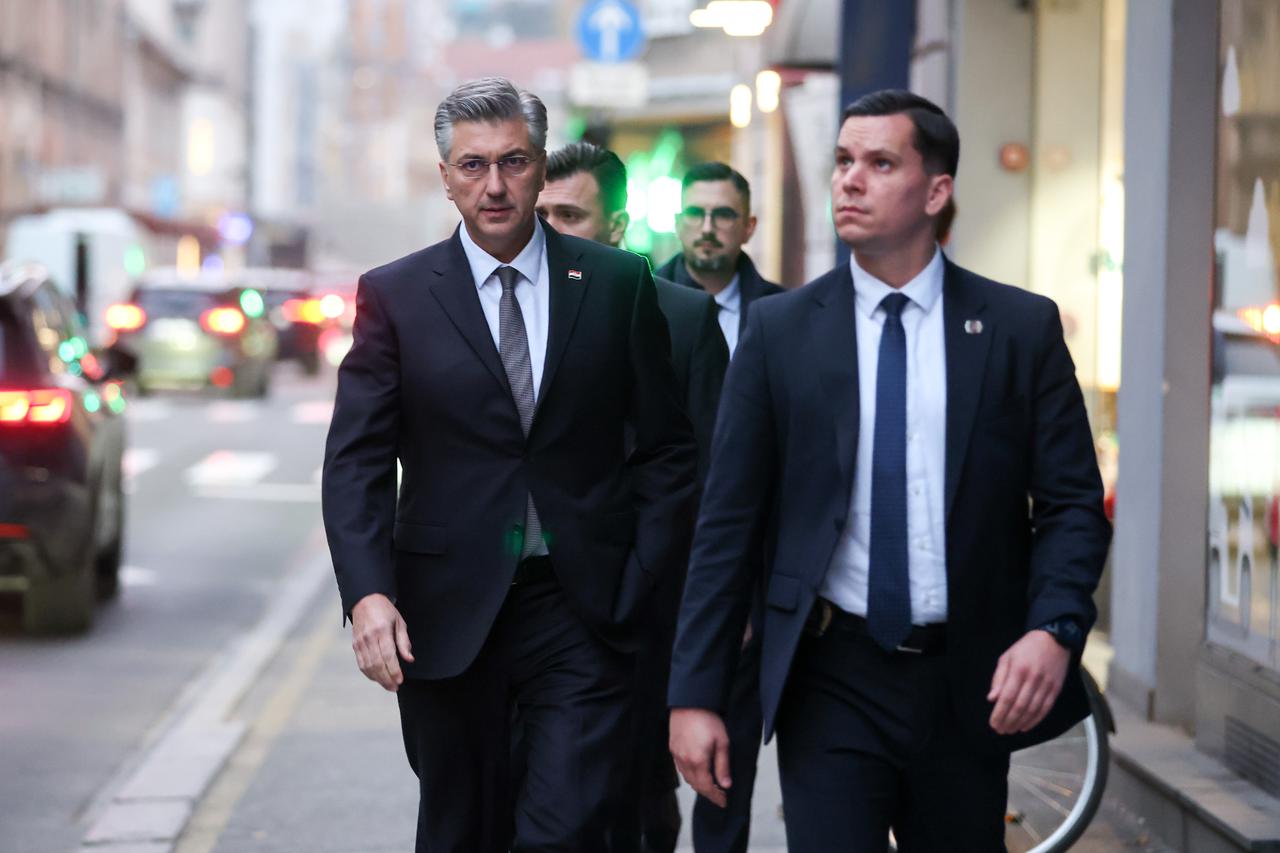 Zagreb: Dolazak na Zajedničku sjednicu Predsjedništva i Nacionalnog odbora HDZ-a