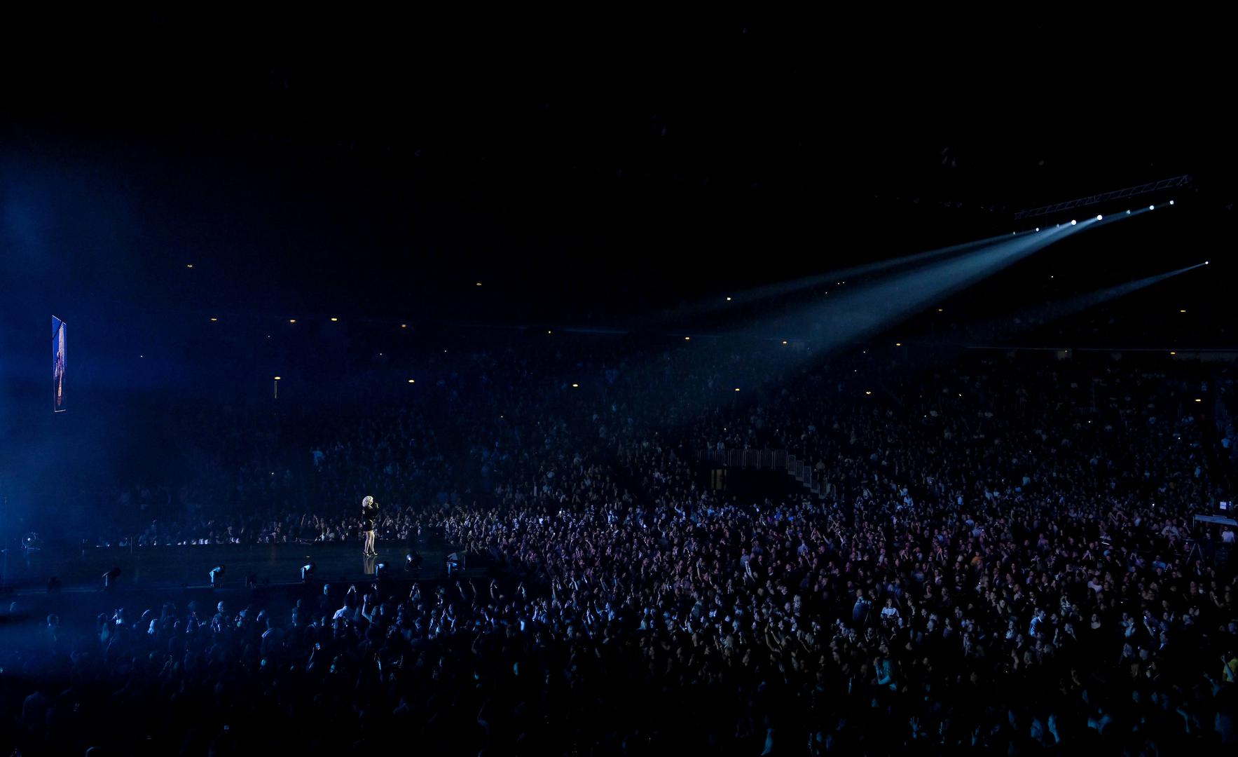 "Koncerti više nisu takvi da vi izlazite na pozornicu i samo pjevate. Danas je koncert scensko-glazbeno-emotivno-vizualni događaj. S obzirom na to da ja imam 22 albuma i puno hitova, morali smo ubaciti sve pjesme koje je publika izabrala i koje voli", kazala je Brena.