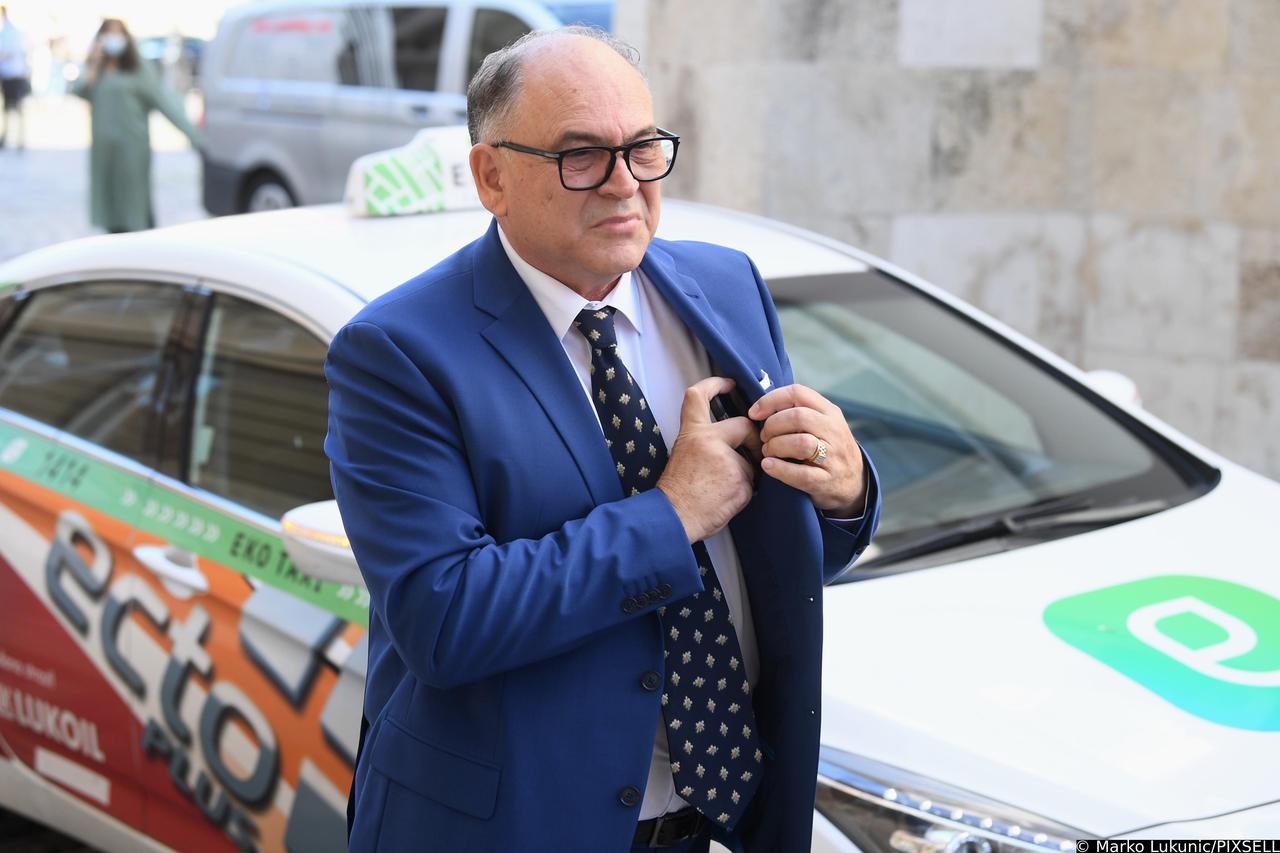 Zagreb: Dolazak novoizabranih saborskih zastupnika na konstituirajuću sjednicu 10. saziva