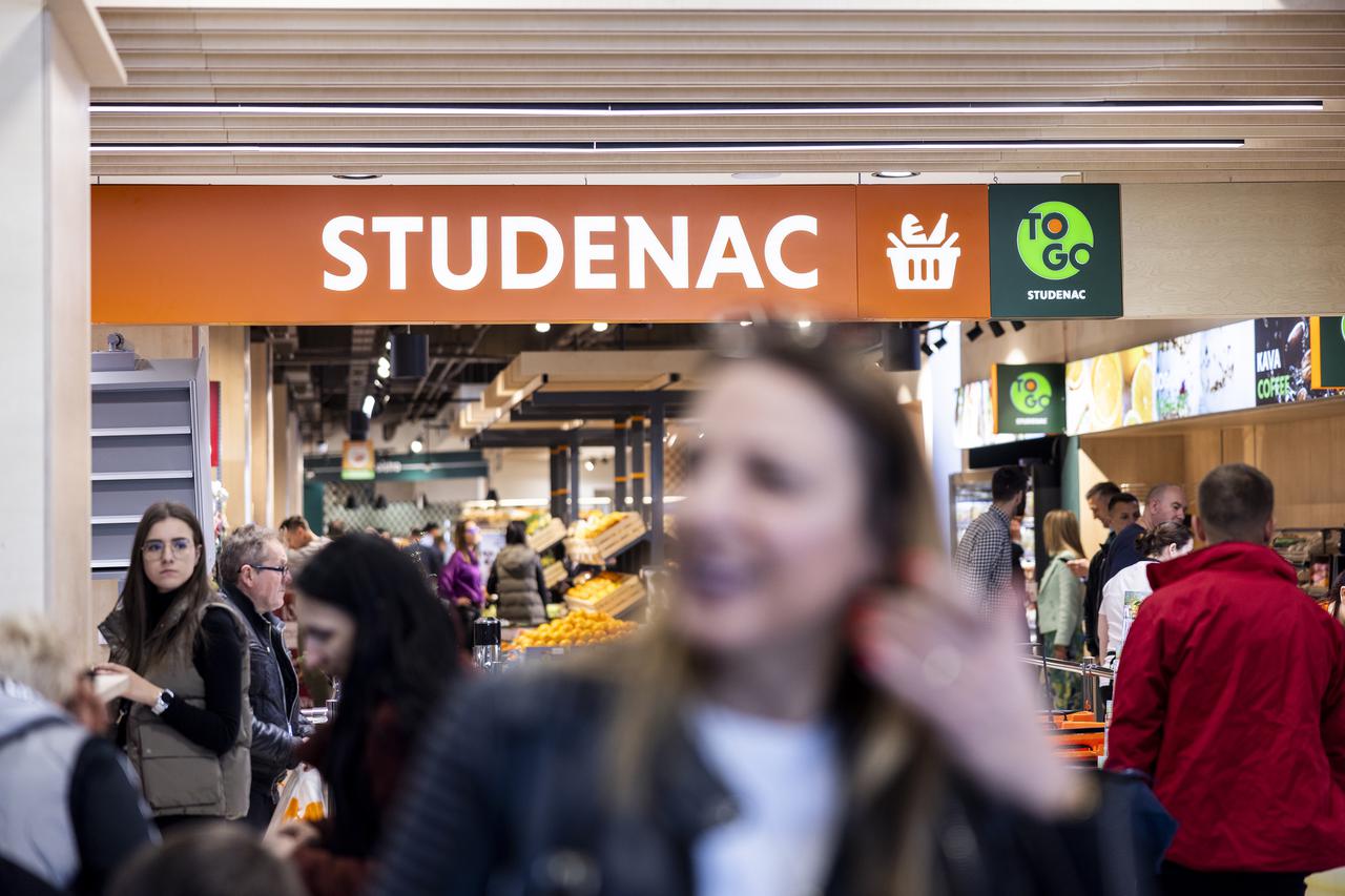 Otvorenje preuređene poslovnice Studenca u Omišu