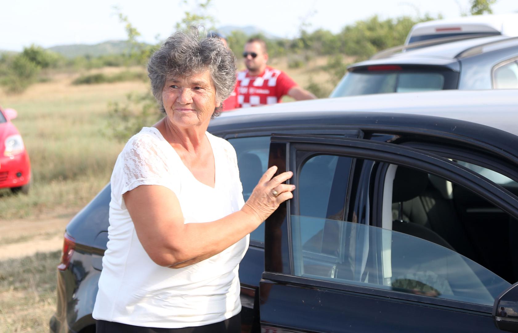 Na snimanje su pozvani mještani Zagrada, Rastevica, Nadina, Škabrnje, Ravnih kotara, Benkovca i Zadra te svi obožavatelji proslavljenog vratara hrvatske nogometne reprezentacije, Danijela Subašića.