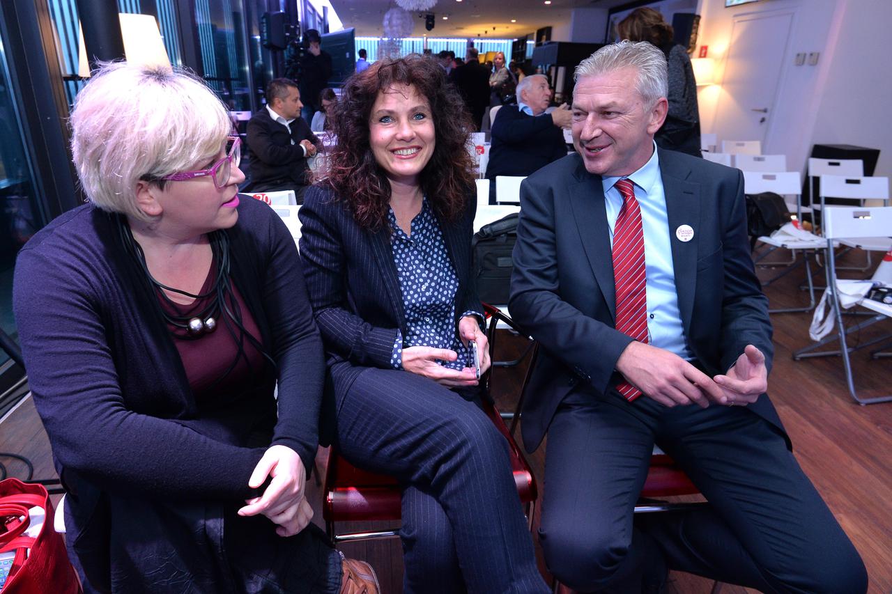 08.11.2016., Zagreb - Javna rasprava s kandidatima i kandidatkinjama za predsjednika ili predsjednicu SDP-a. Karolina Leakovic, Ranko Ostojic. Photo: Marko Lukunic/PIXSELL