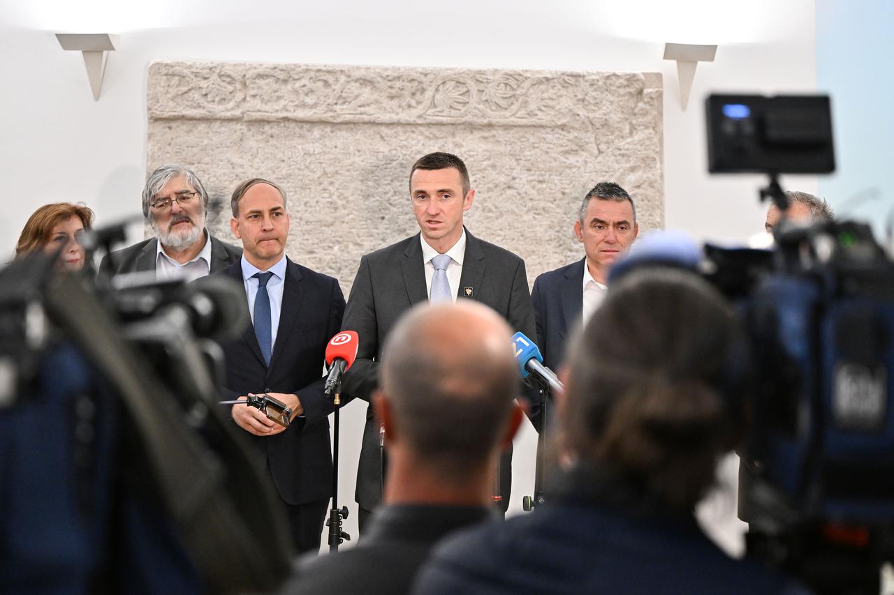 Zagreb: Domovinski pokret predao kandidacijske liste za Europski parlament