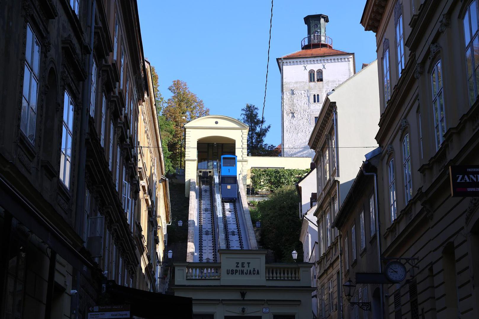 Žičara i uspinjača, pak, prometuju redovno.  