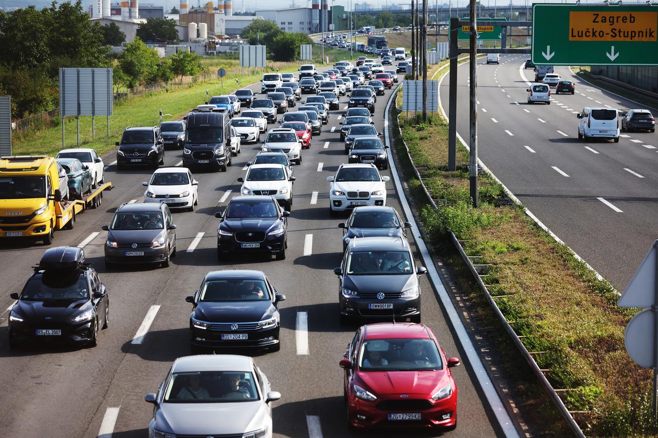 Zagreb: Gužve na naplatnim kućicama u Lučkom prema moru