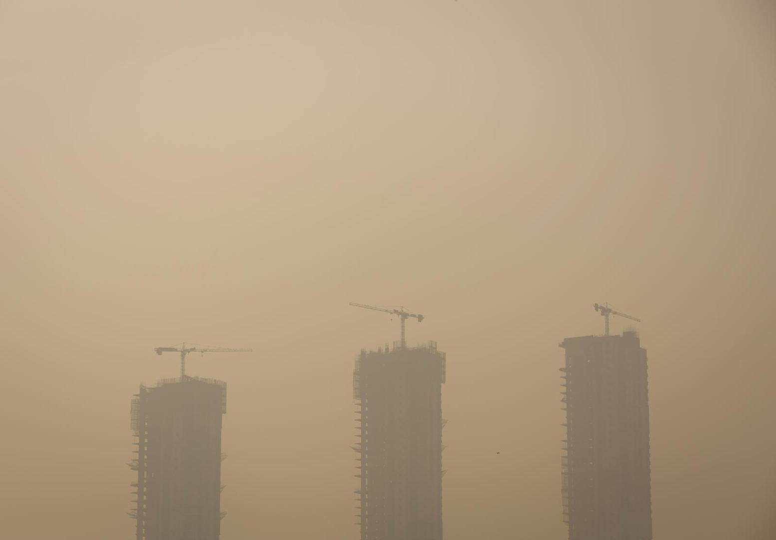 Residential buildings under construction are seen shrouded in heavy smog in Noida, on the outskirts of New Delhi, India, November 6, 2022. On November 6 at 10:00 IST, Sector 116 in Noida, , the closest monitoring station, registered a PM 2.5 reading of 398.        REUTERS/Adnan Abidi         SEARCH "ABIDI POLLUTION INDIA" FOR THIS STORY. SEARCH "WIDER IMAGE" FOR ALL STORIES. Photo: ADNAN ABIDI/REUTERS