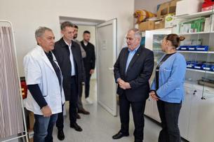 U Lovreću obnovljena ambulanta, a grade se igralište, vrtić i cesta